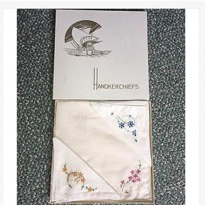 Vintage Handkerchiefs Embroidered Flowers W Box